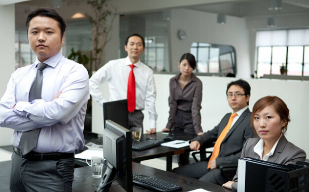 辦公室白領(lǐng)工服定做