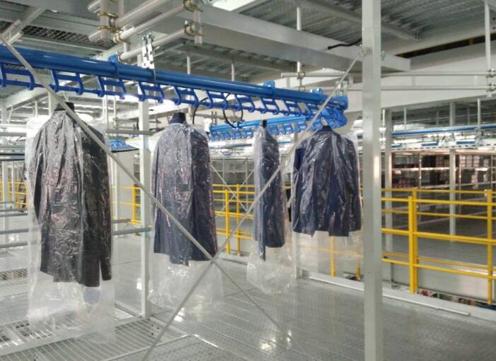 流程化工服生產車間