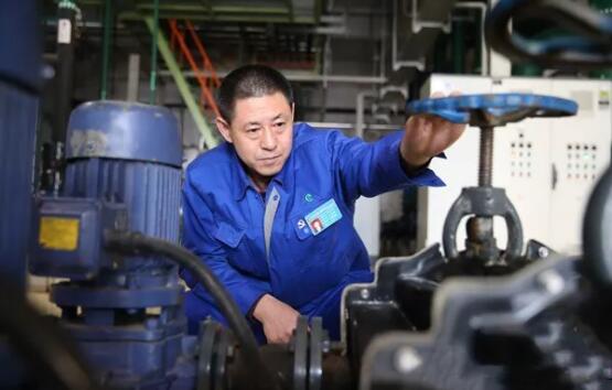 中國(guó)煙草分公司員工工作服圖片